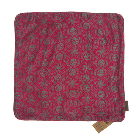 Sari pillowcase in silk 50x50 cm in ochre and orange with colorful oriental, ethnic pattern in vintage bohemian style boho pillow for sofa.