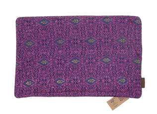 Silk pillowcase 60x40 cm in purple and magenta with dense oriental diamond pattern and fine details that fits as a boho sari pillow