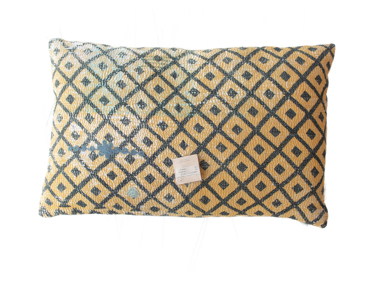 Sari pillowcase 60x40 in emerald green with ethnic, vintage patterns and boho-stitched edge - unique sari pillow/upcycled Indian pillowcase