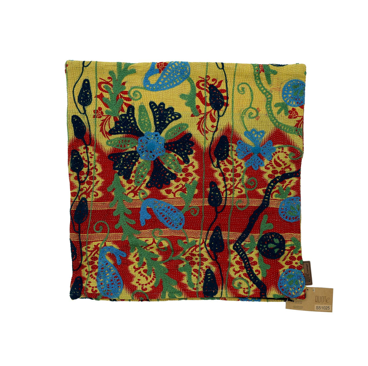 Farbenfroher Suzani-Kissenbezug mit rotem und gelbem Grundton, orientalischen Pfauenmotiven und blauen und grünen Blüten in dunkelblauen Umrissen.