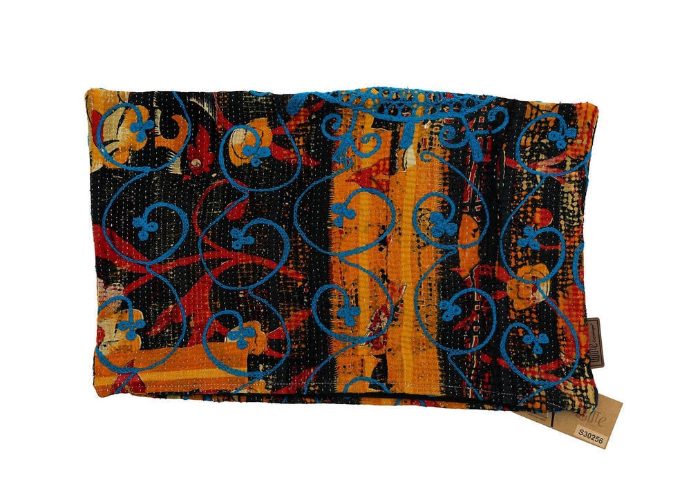 Einzigartiger Suzani-Kissenbezug 30x50 cm in Schwarz und Curry mit roten Feldern und blauen Stickereien, orientalisch-boho-ethnisch, Vintage-Sari-Kissen