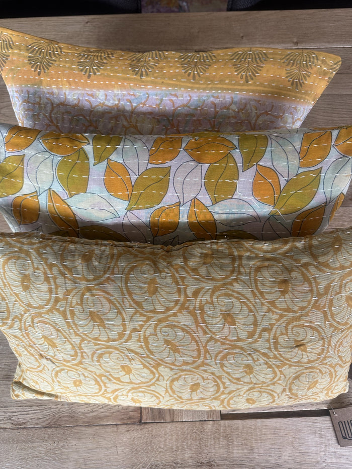 Kantha Trio 09 – 3 Sari pudebetræk 30×50 – Quote Copenhagen