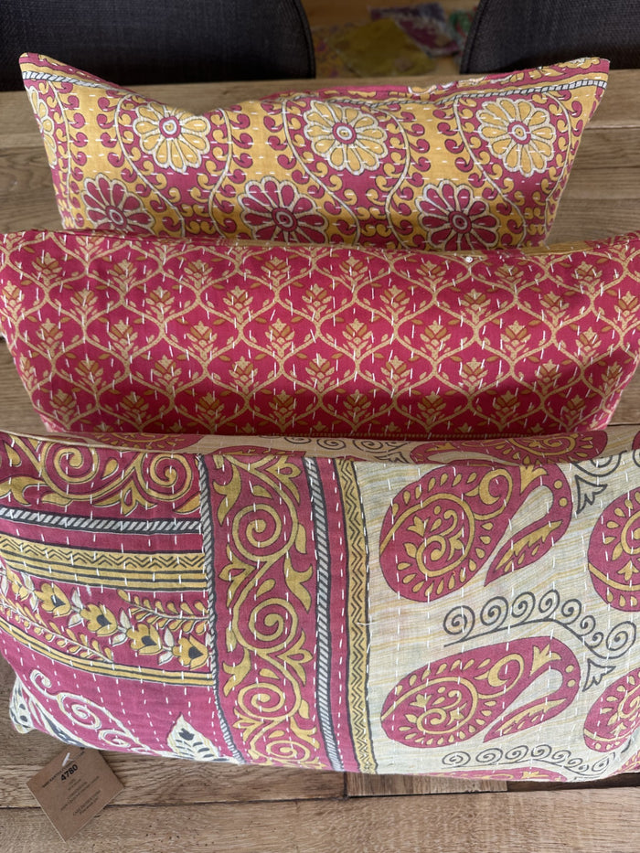 Kantha Trio 13 – 3 Sari pudebetræk 30×50 – Quote Copenhagen