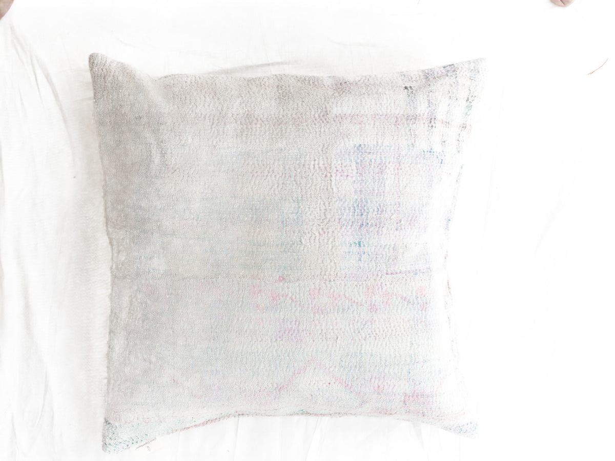 Sari pillowcase 50x50 in white/cream with soft pastel colors (pink, blue and light purple) and fine vintage texture - unique Indian bohemian sari pillow in colorful patterns.