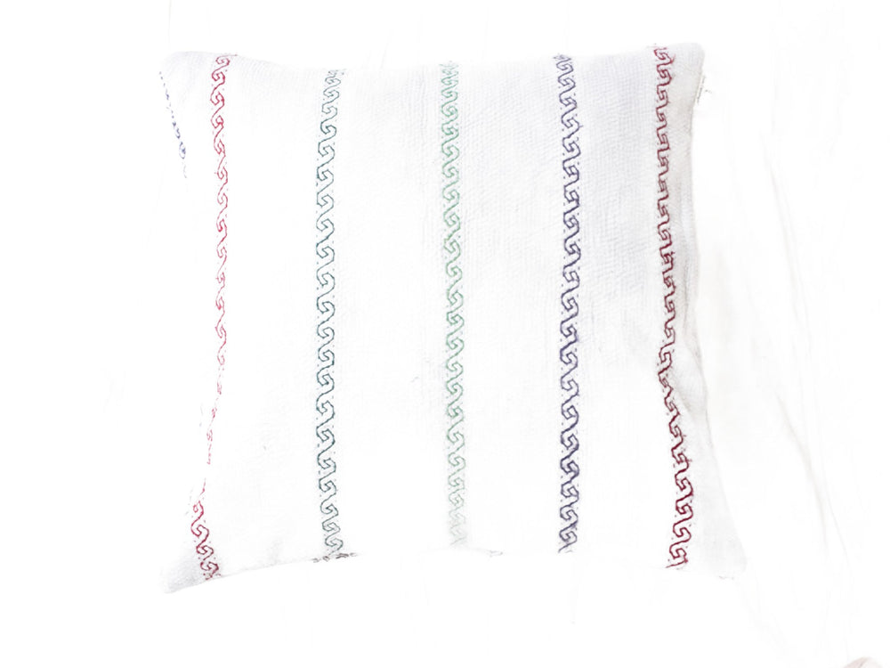 Sari pillowcase 50x50 in white with colorful zigzag/ribbon patterns in red, blue and green - Indian boho and vintage sari pillow, unique decorative ethnic pillows