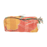 Fine Q Pouch Large, 17 × 12 cm, in orange, red and green with a zip and a floral pattern.